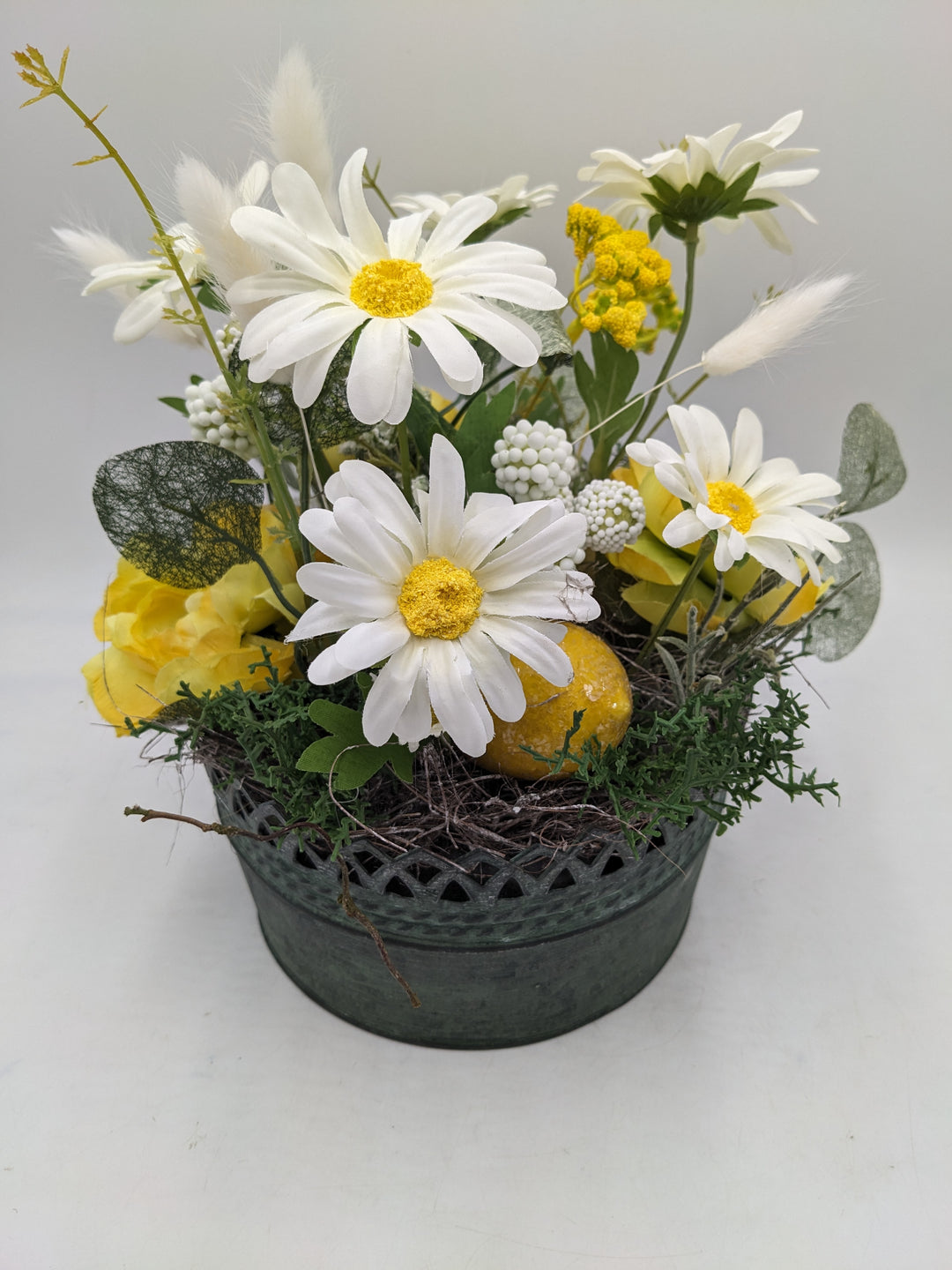 Frühlingsgesteck Zitronen Margeriten weiss gelb