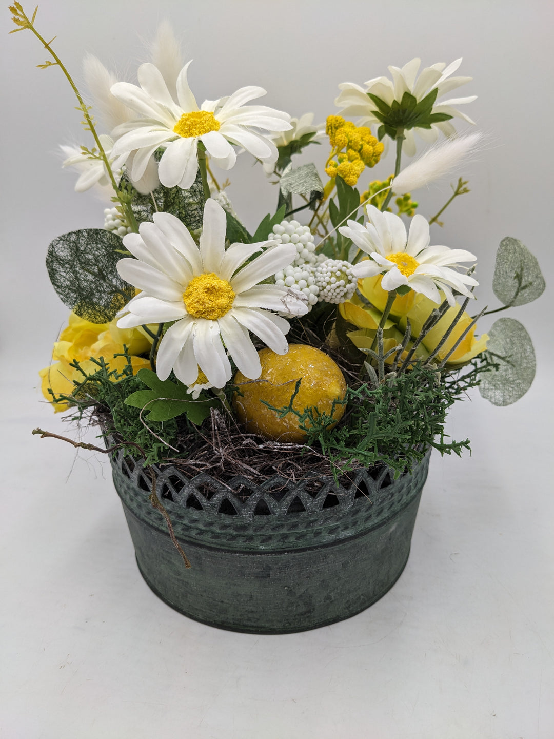 Frühlingsgesteck Zitronen Margeriten weiss gelb