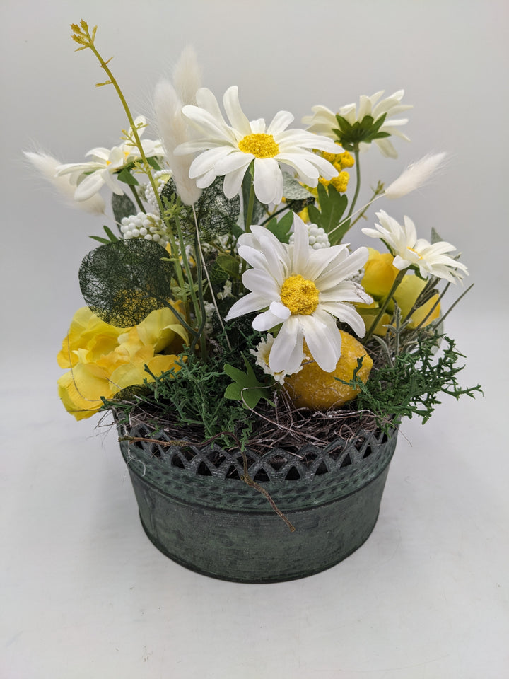 Frühlingsgesteck Zitronen Margeriten weiss gelb