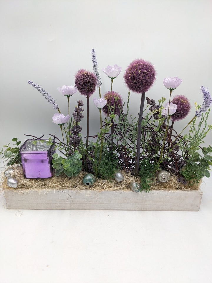 Frühlingsgesteck Teelicht Wiesenblumen lila