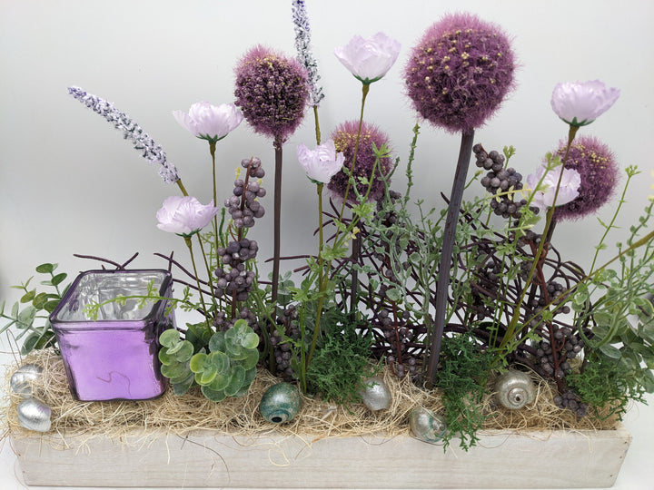Frühlingsgesteck Teelicht Wiesenblumen lila
