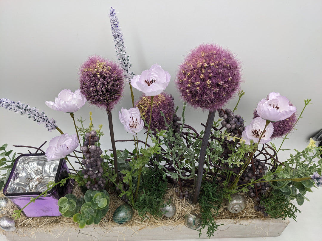 Frühlingsgesteck Teelicht Wiesenblumen lila