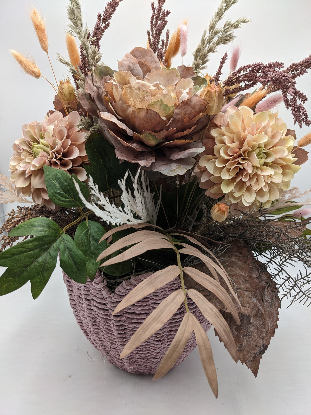 Sommergesteck Dahlien Gräser apricote rosa