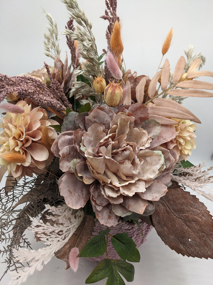 Sommergesteck Dahlien Gräser apricote rosa