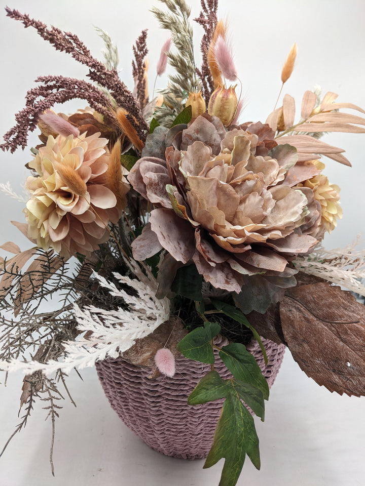 Sommergesteck Dahlien Gräser apricote rosa
