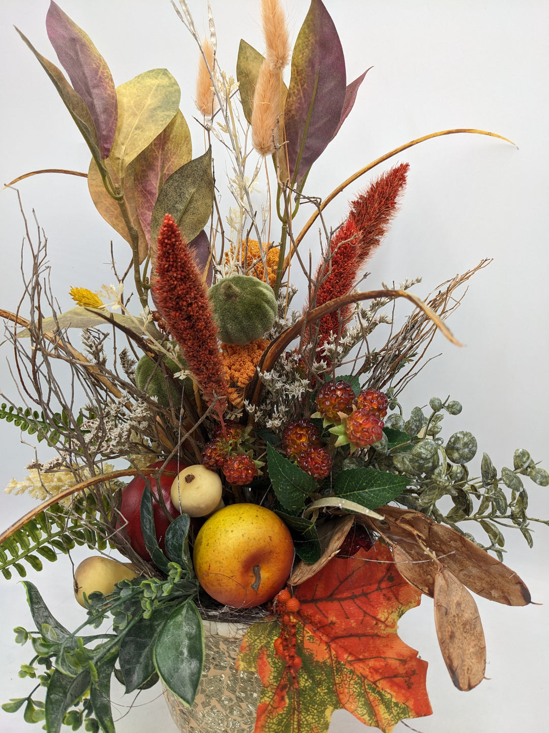 Herbstgesteck Ernte-Dank Äpfel Beeren Kürbisse