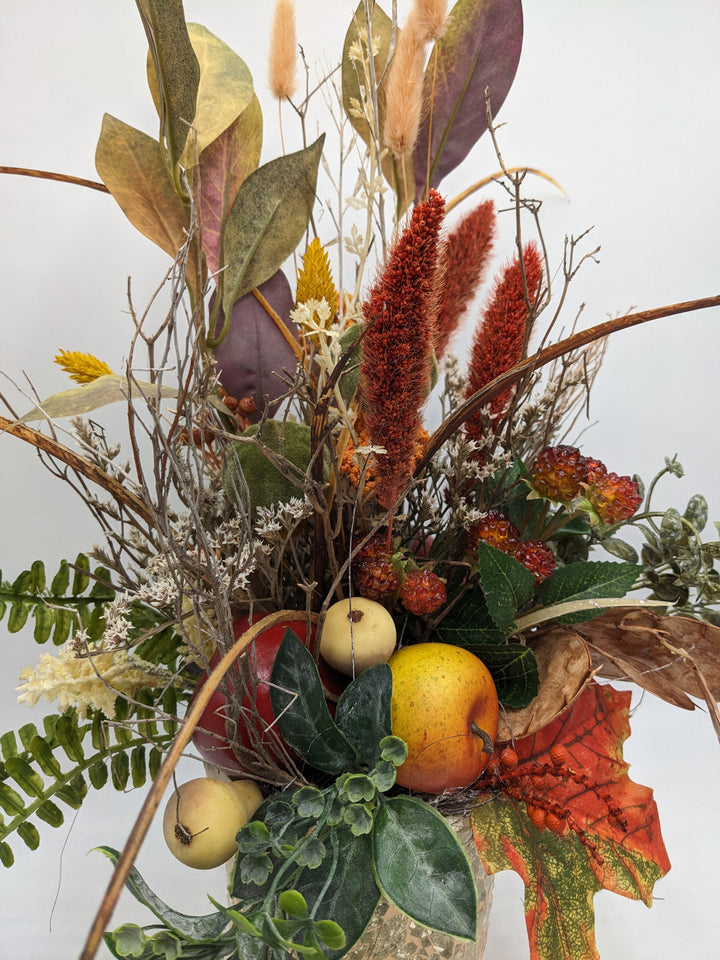 Herbstgesteck Ernte-Dank Äpfel Beeren Kürbisse