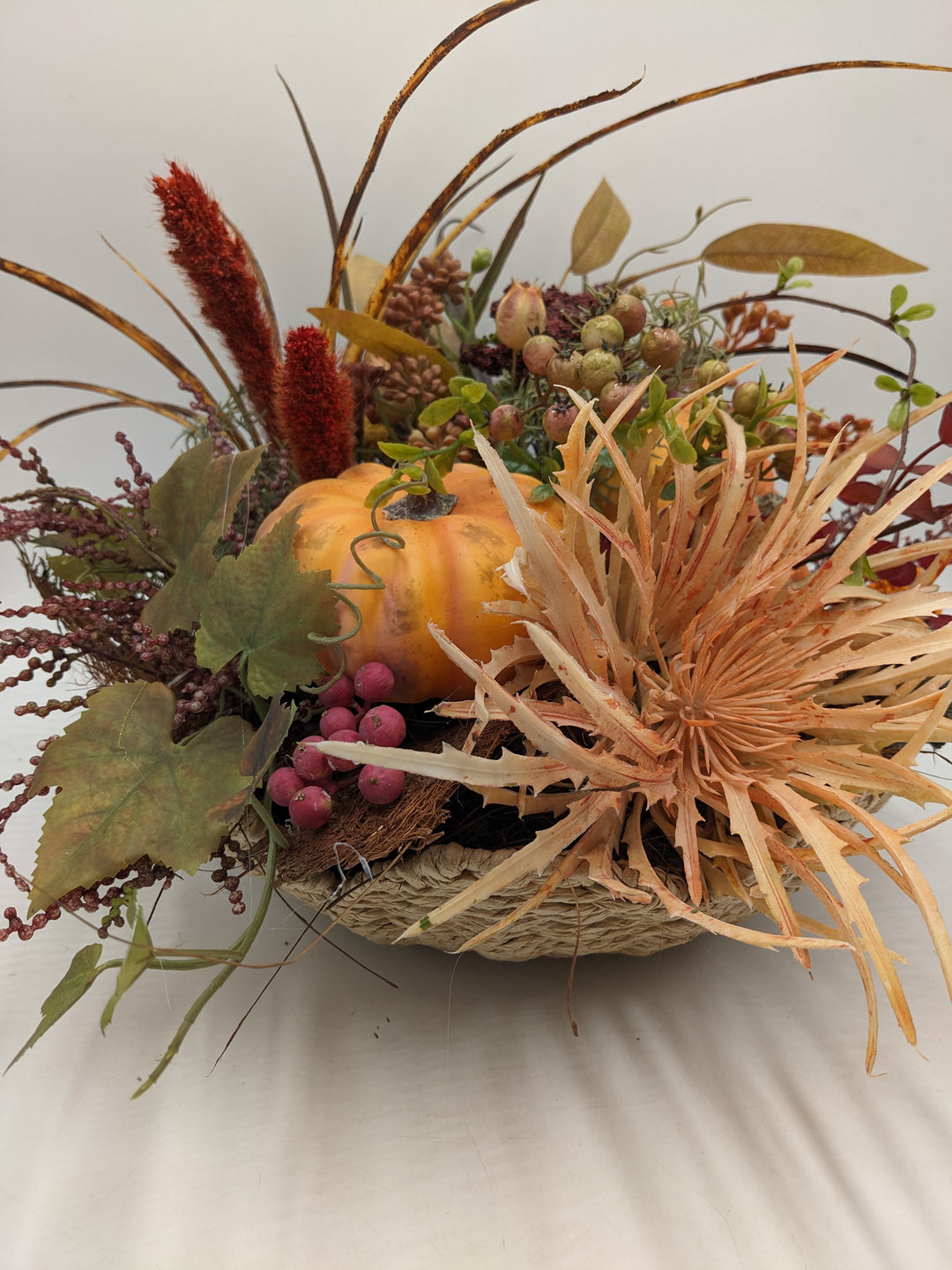Herbstgesteck Kürbis Gräser Beeren orange