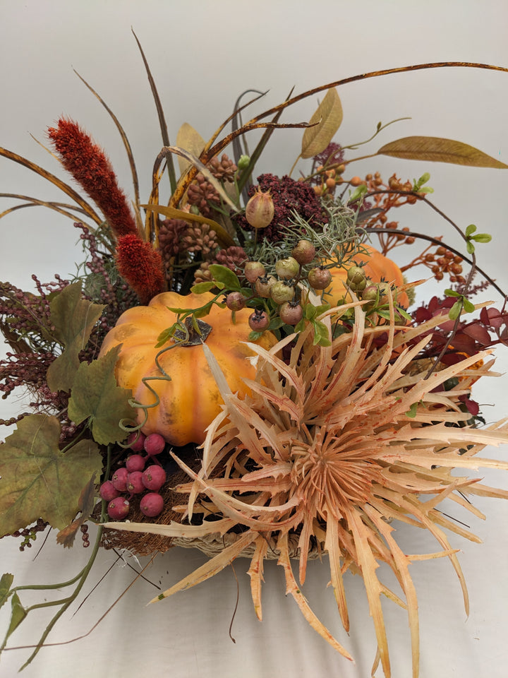 Herbstgesteck Kürbis Gräser Beeren orange