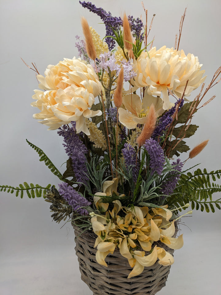 Sommergesteck Gräser Lavendel apricote lila