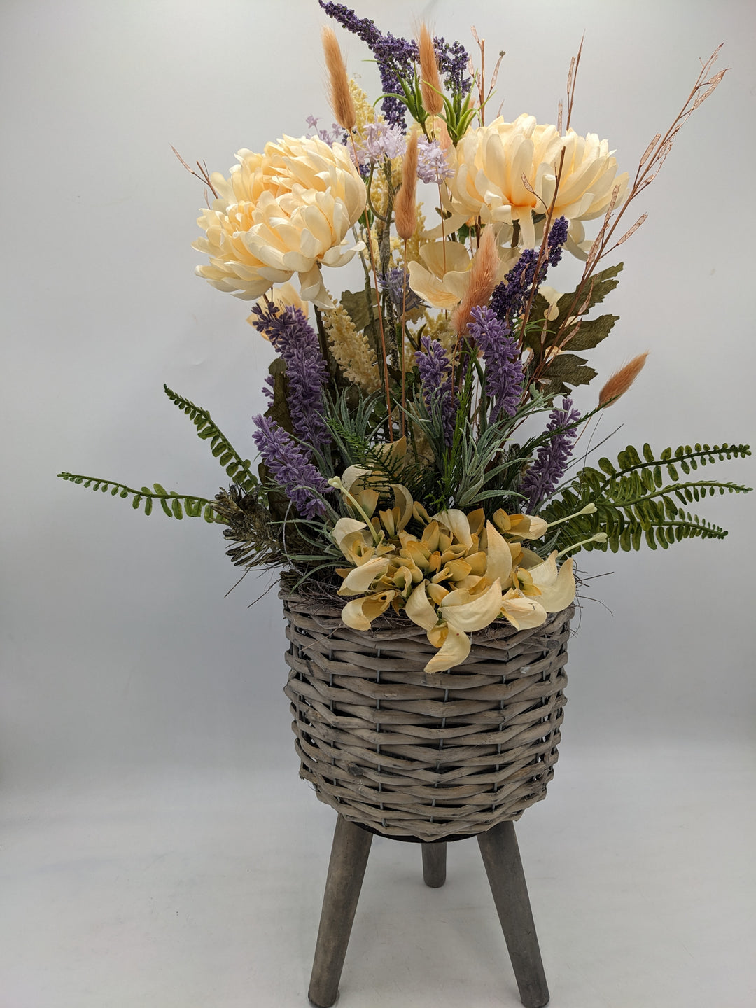 Sommergesteck Gräser Lavendel apricote lila
