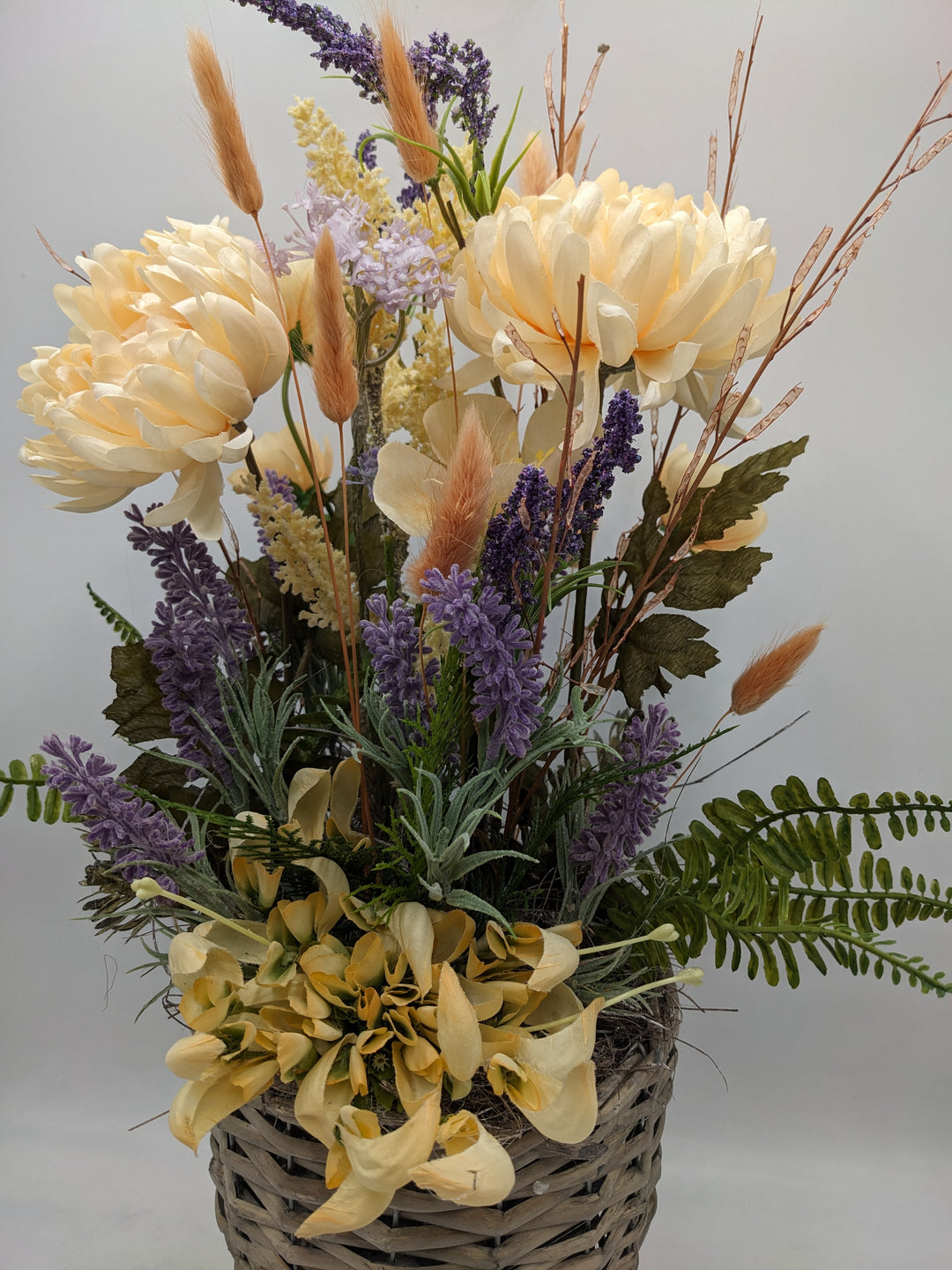 Sommergesteck Gräser Lavendel apricote lila