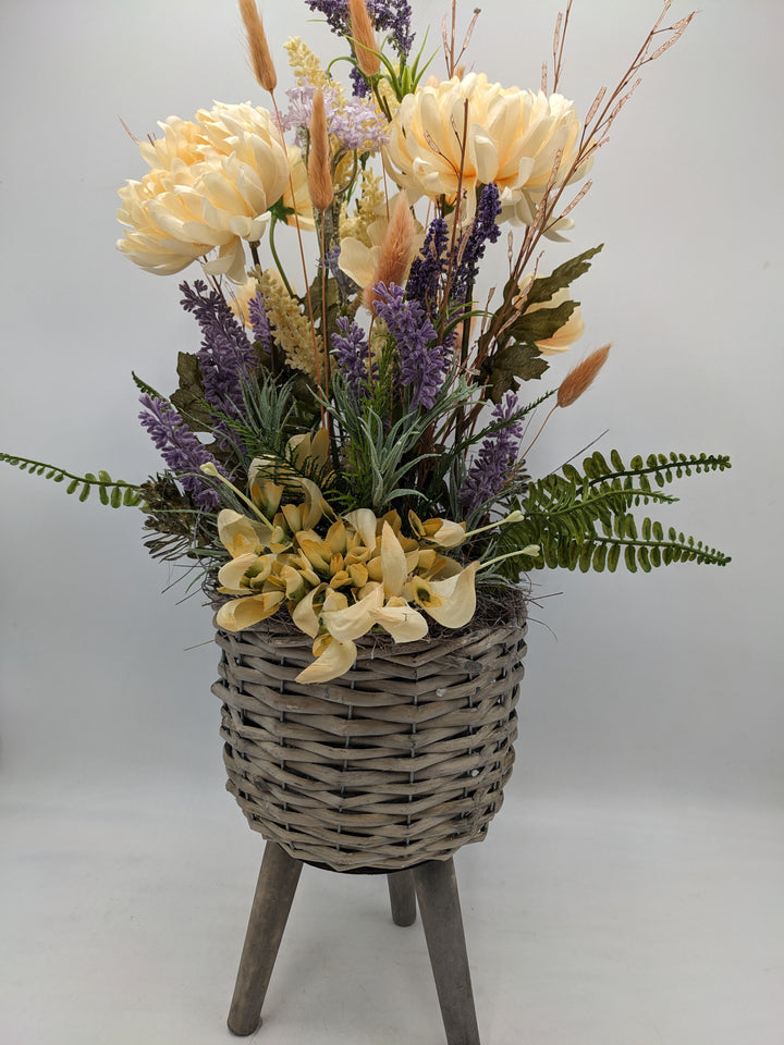 Sommergesteck Gräser Lavendel apricote lila
