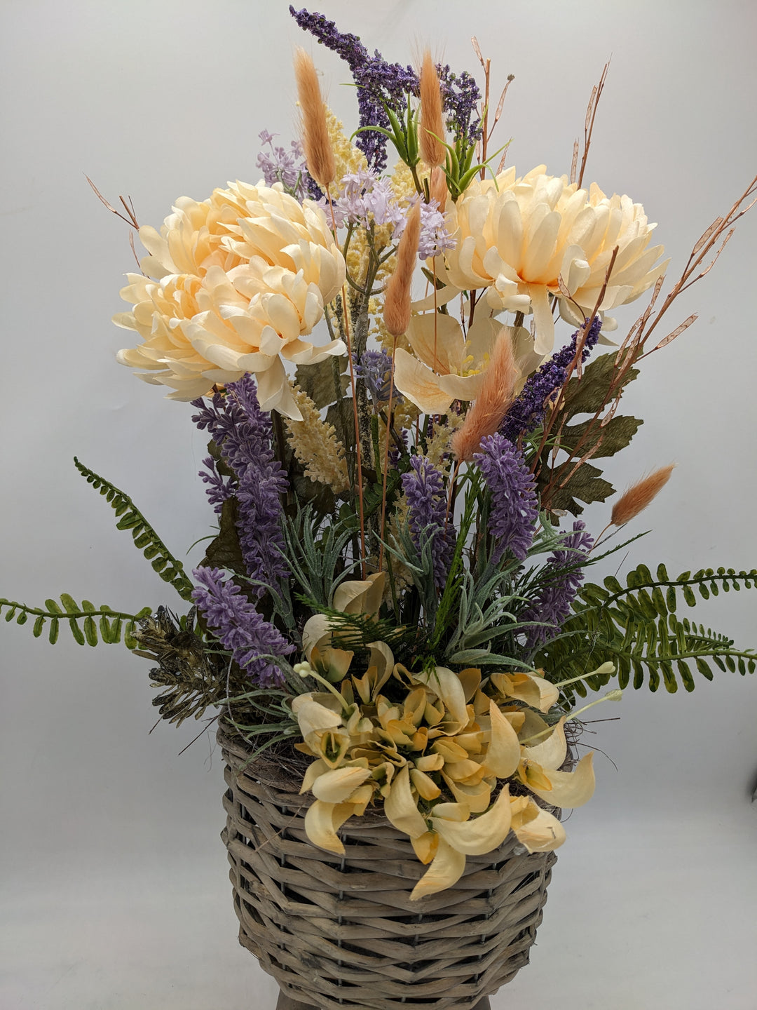 Sommergesteck Gräser Lavendel apricote lila