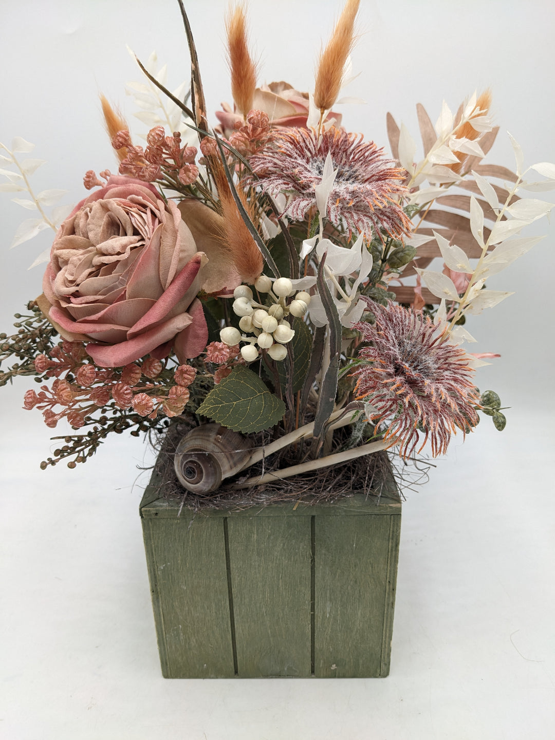 Sommergesteck Rosen Gräser rose