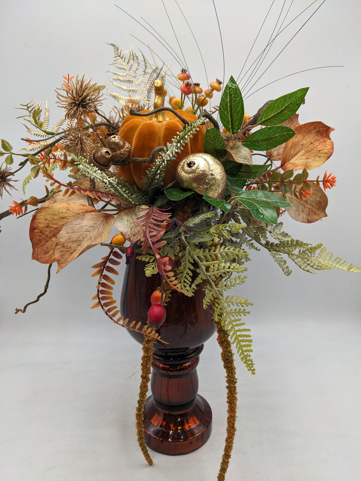 Herbstgesteck Kürbis Beeren orange gold
