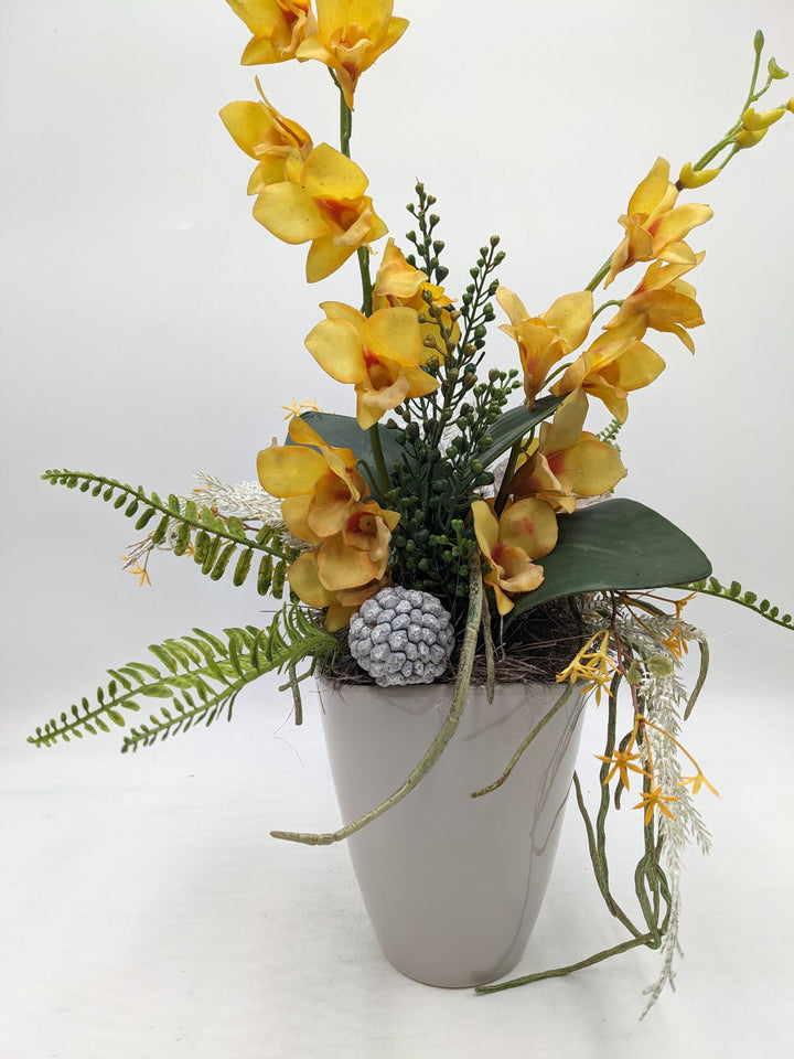 Frühlingsgesteck Orchidee gelb Faru grau