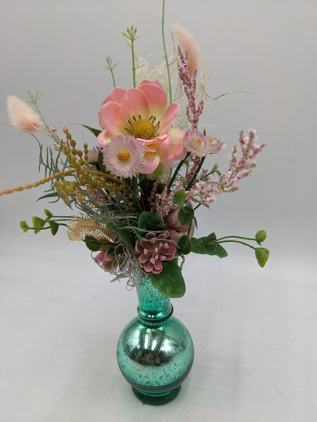 Frühlingsgesteck Anemone Gräser rosa türkis