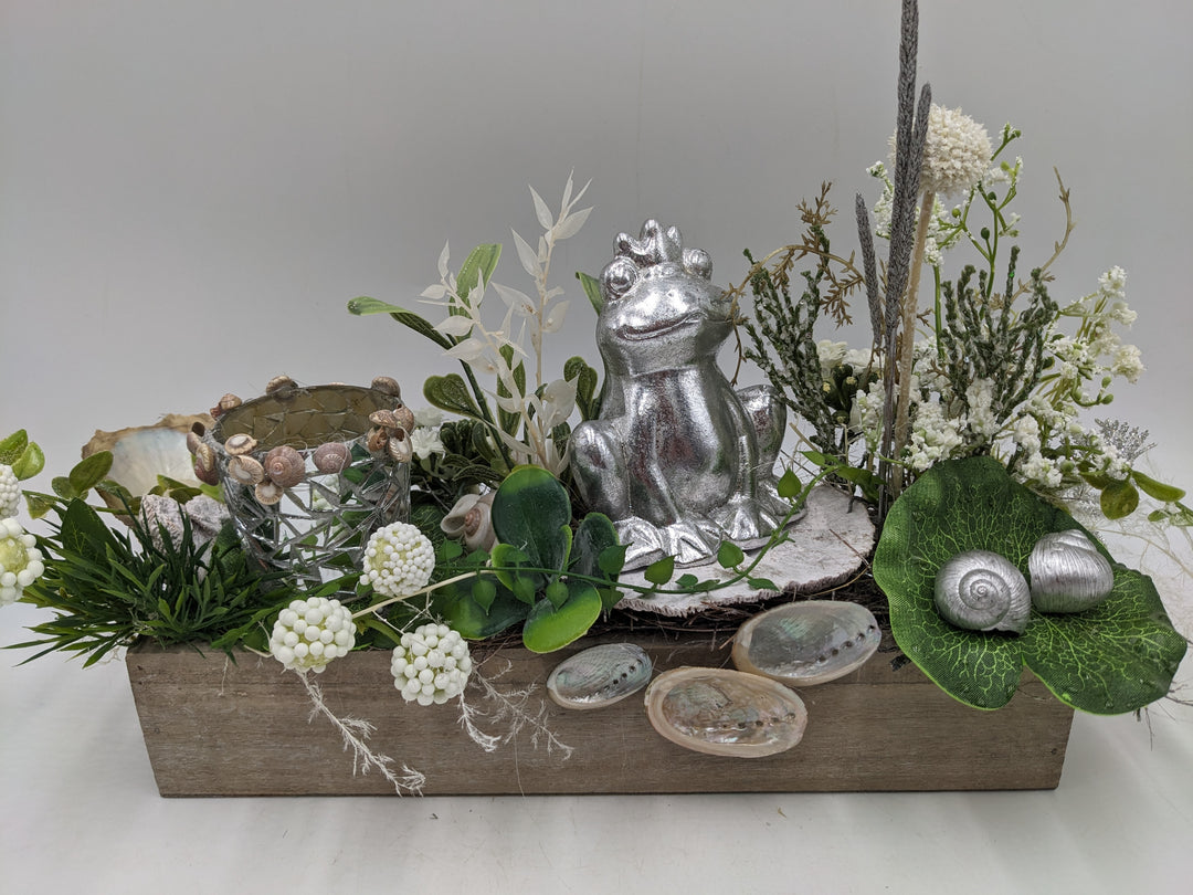 Sommergesteck Frosch Teelicht Gräser silber