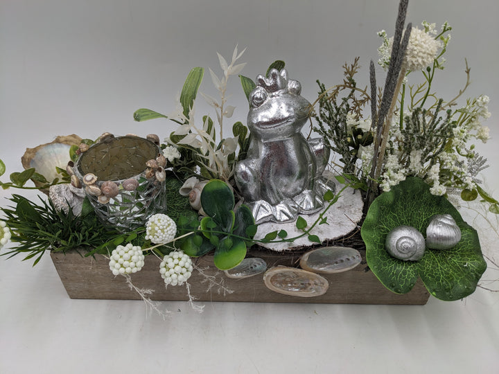 Sommergesteck Frosch Teelicht Gräser silber