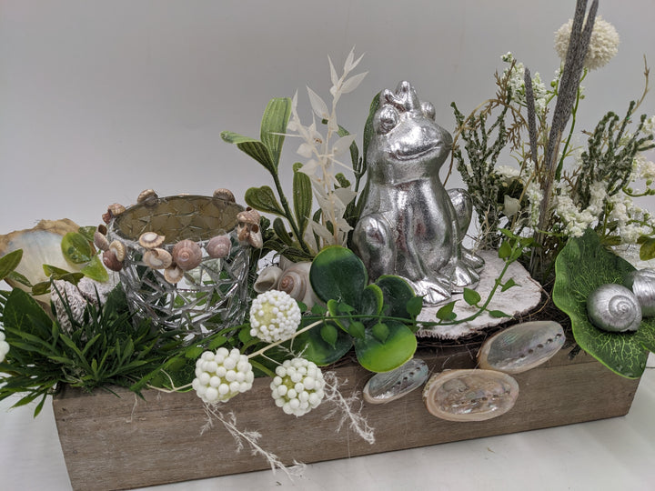 Sommergesteck Frosch Teelicht Gräser silber