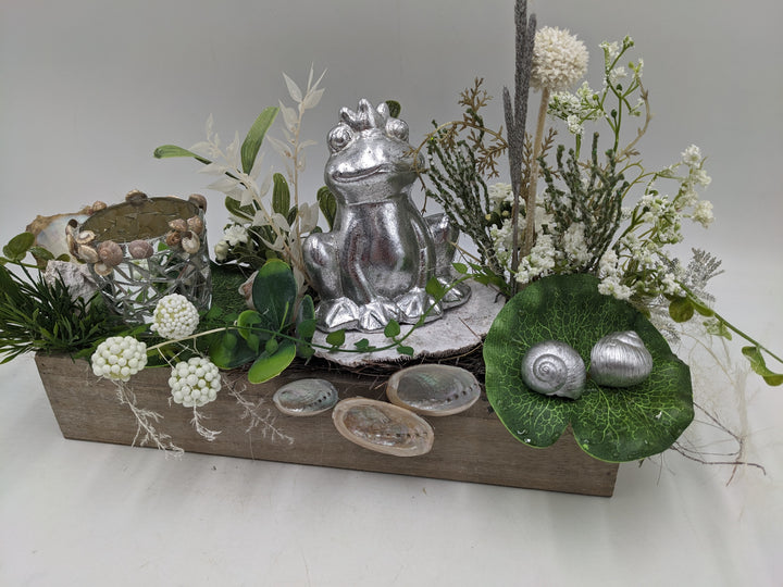 Sommergesteck Frosch Teelicht Gräser silber