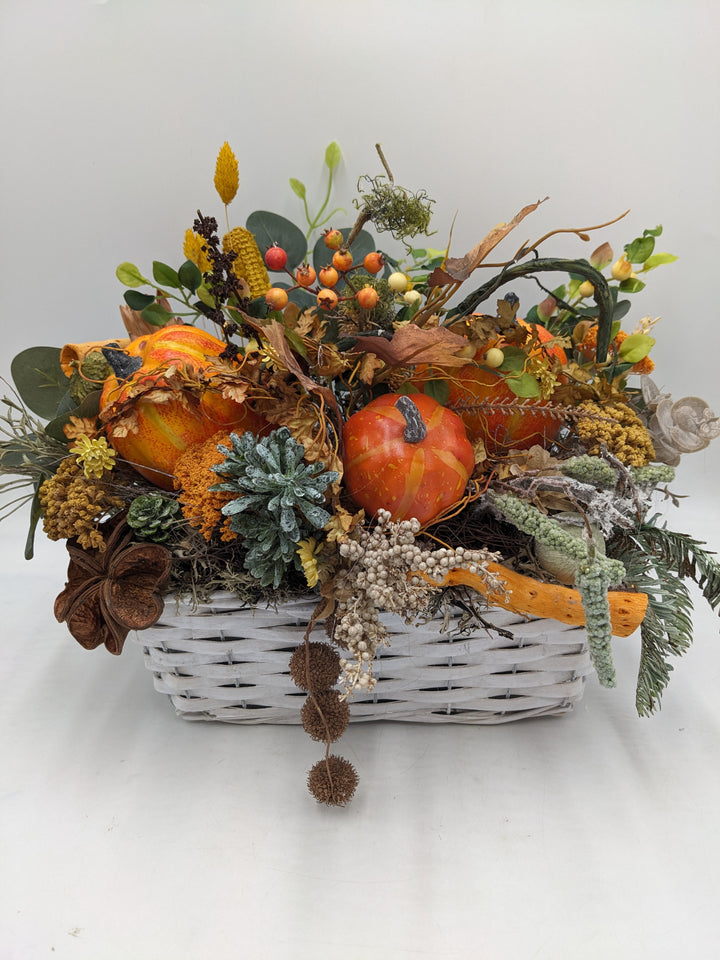 Herbstgesteck Kürbis Gräser orange