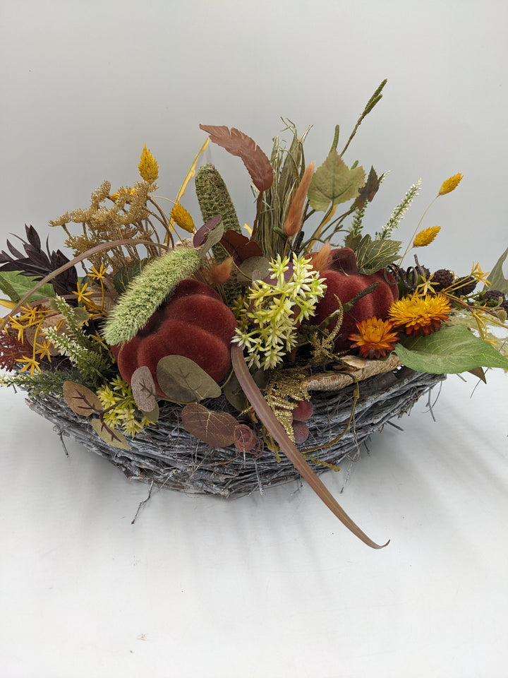 Herbstgesteck Kürbis Gräser braun gold gelb