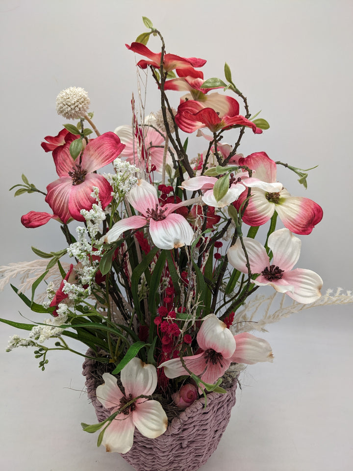 Frühlingsgesteck Hartriegel Gräser rosa weiss