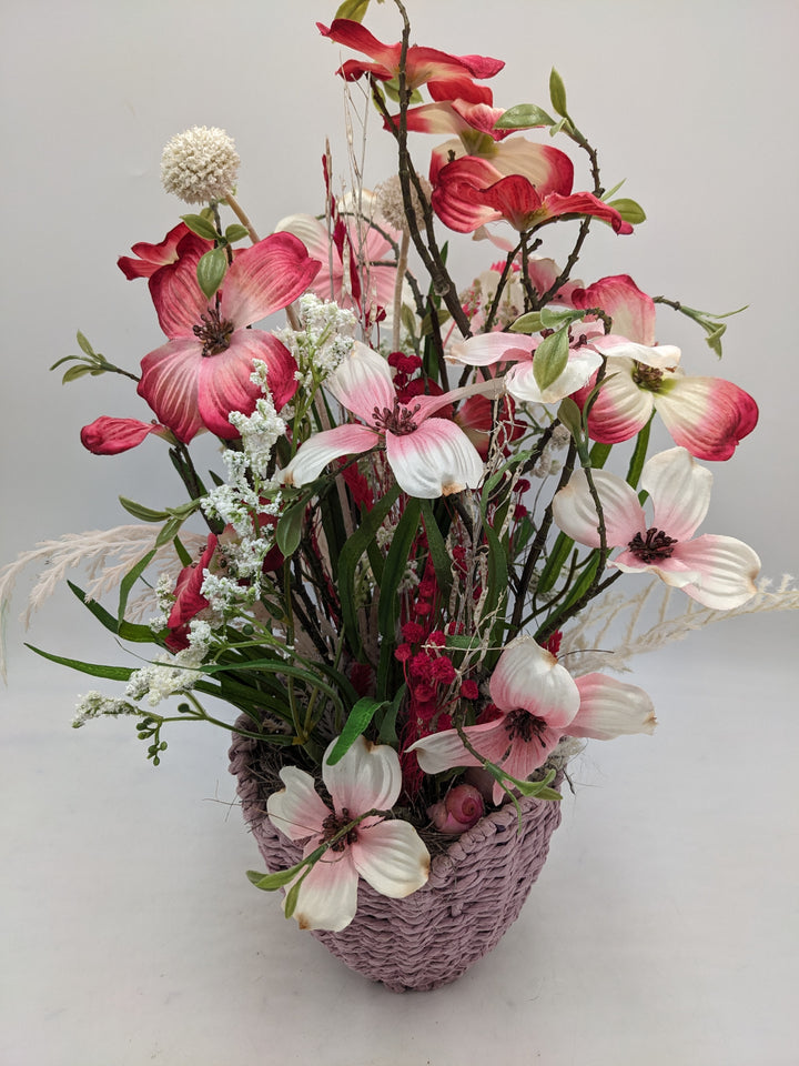 Frühlingsgesteck Hartriegel Gräser rosa weiss