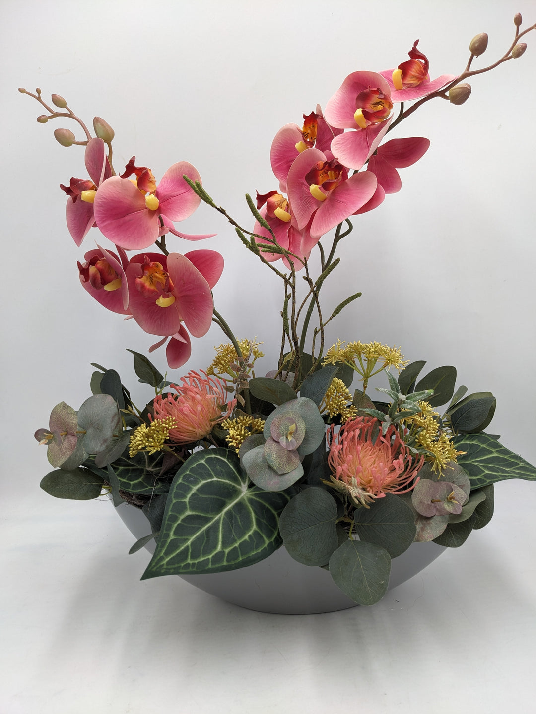 Frühlingsgesteck Orchidee Eukalyptus rosa grau