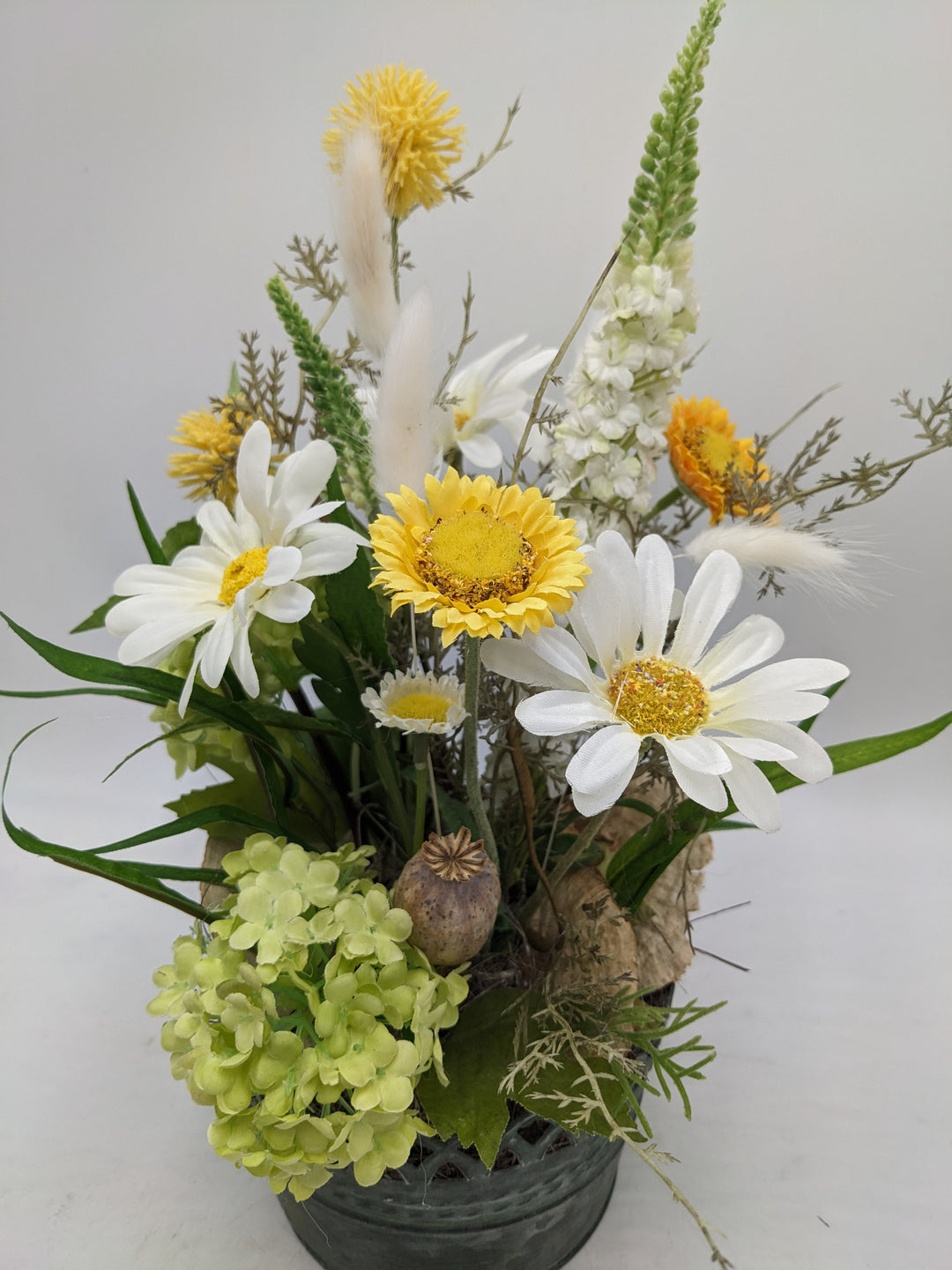 Sommergesteck Margeriten Gräser gelb weiss