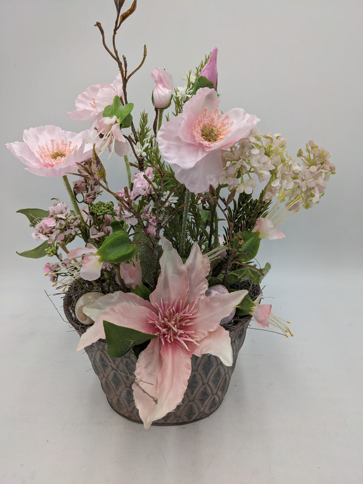 Frühlingsgesteck Clematis Schnecke weiss rosa