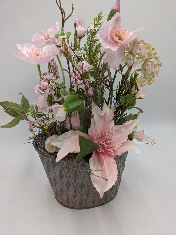 Frühlingsgesteck Clematis Schnecke weiss rosa