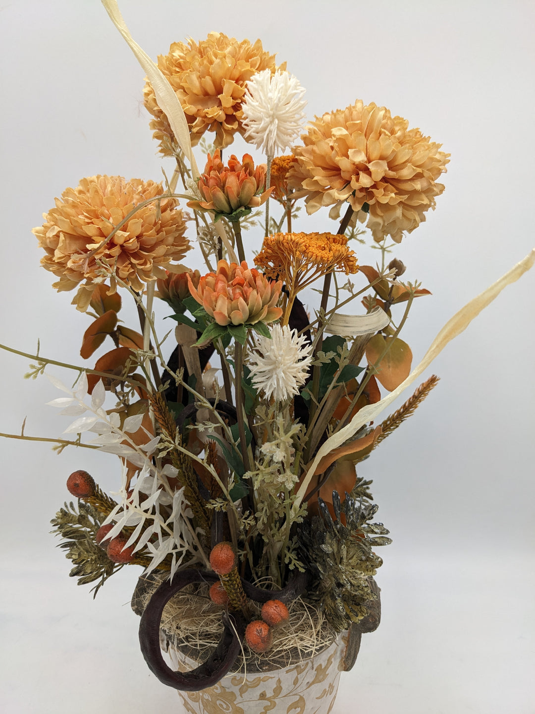 Sommergesteck Chrysanthemen Gräser apricote