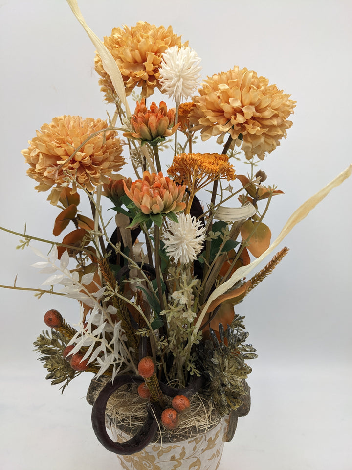 Sommergesteck Chrysanthemen Gräser apricote