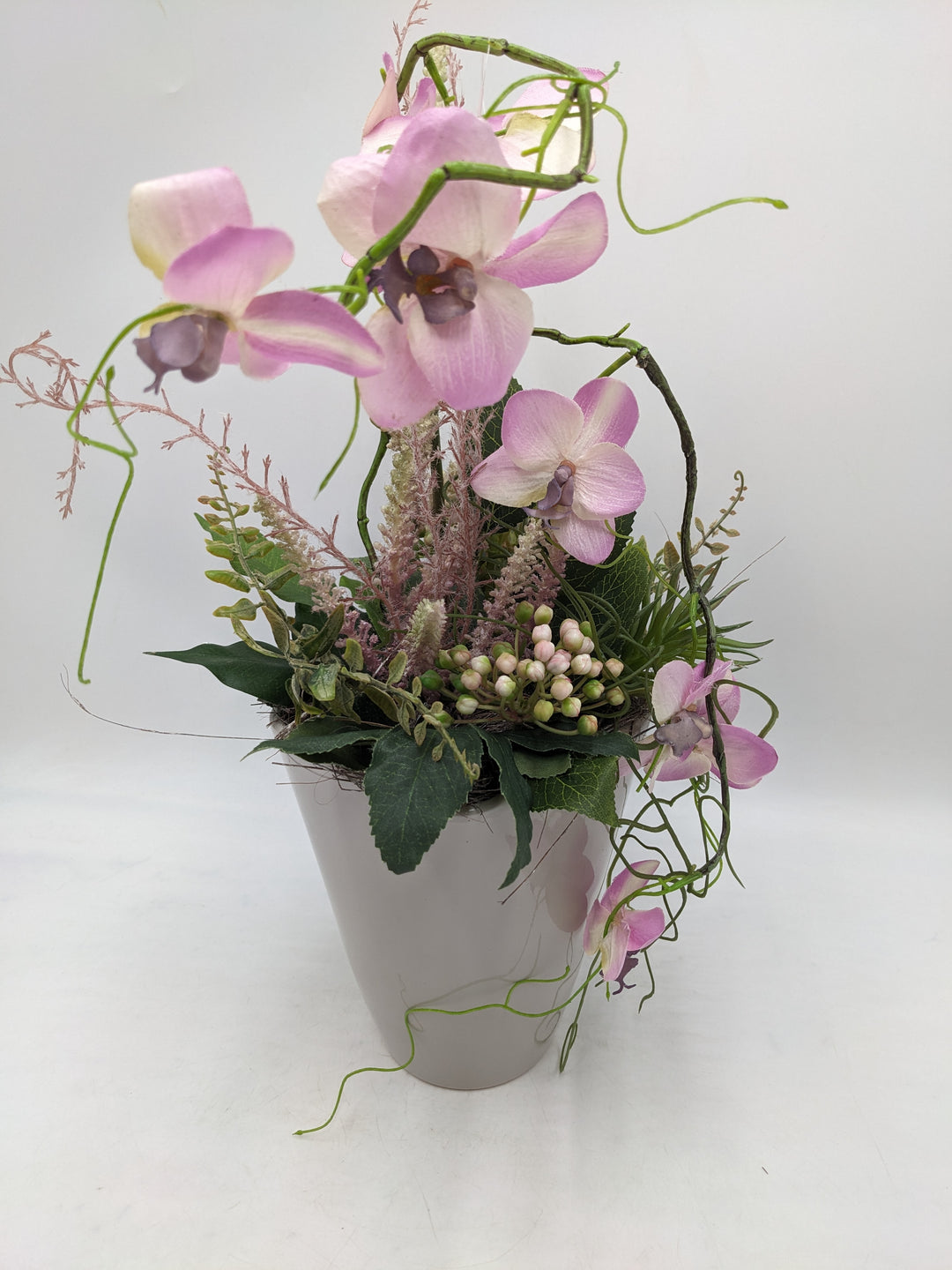 Sommergesteck Orchidee rosa grau