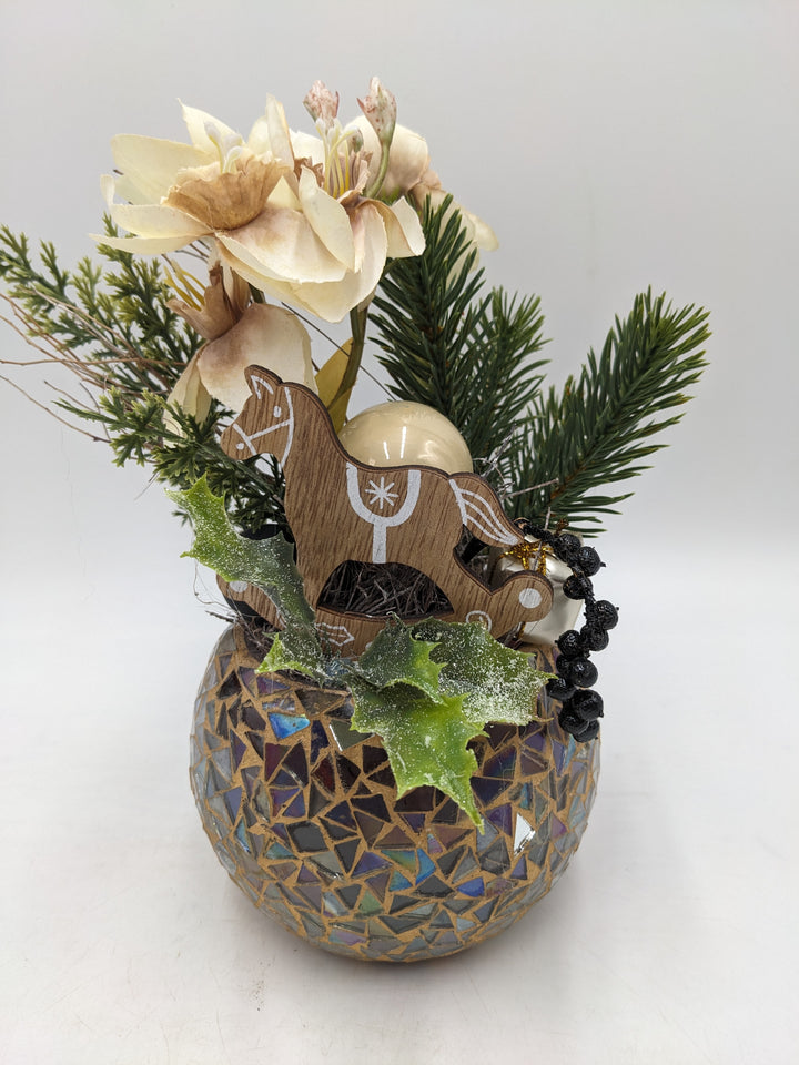 Wintergesteck Amaryllis Schaukelpferd creme