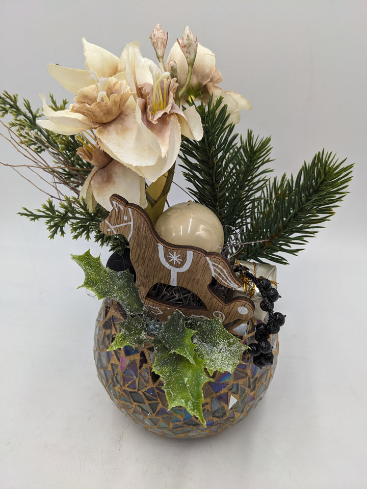 Wintergesteck Amaryllis Schaukelpferd creme