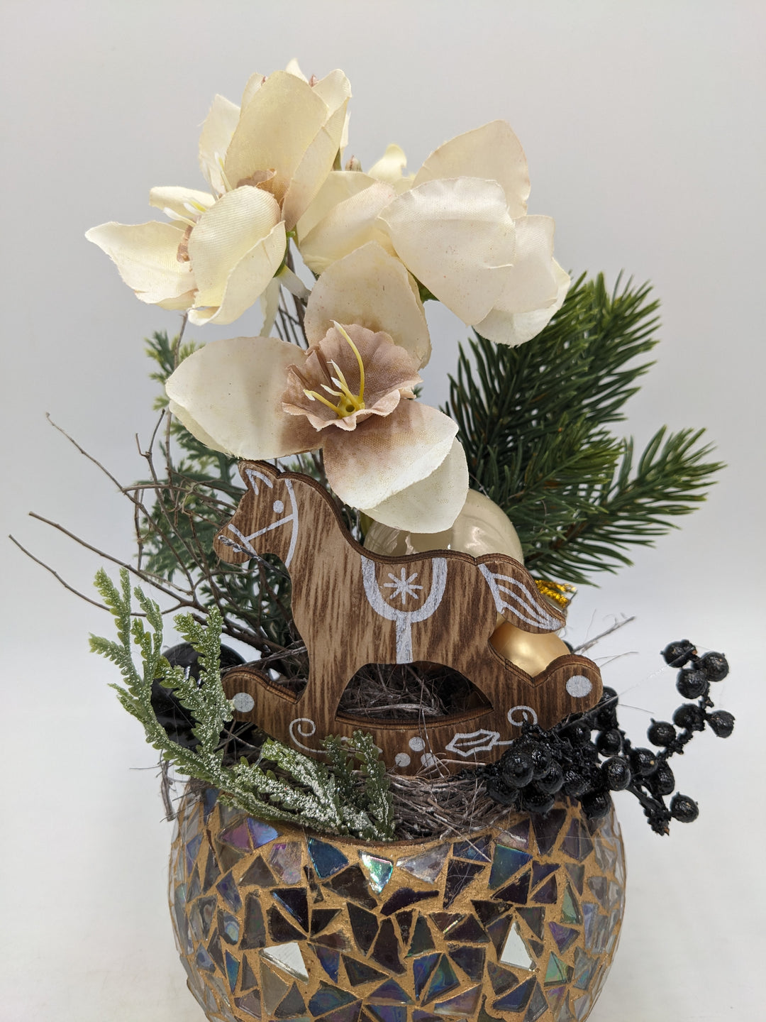 Wintergesteck Amaryllis Schaukelpferd creme