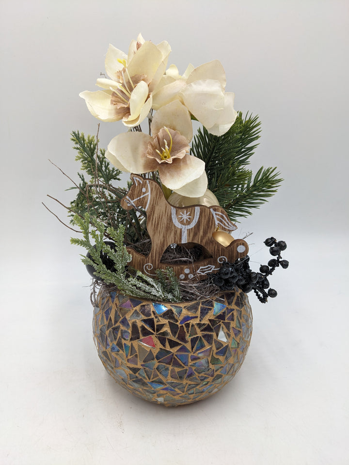 Wintergesteck Amaryllis Schaukelpferd creme