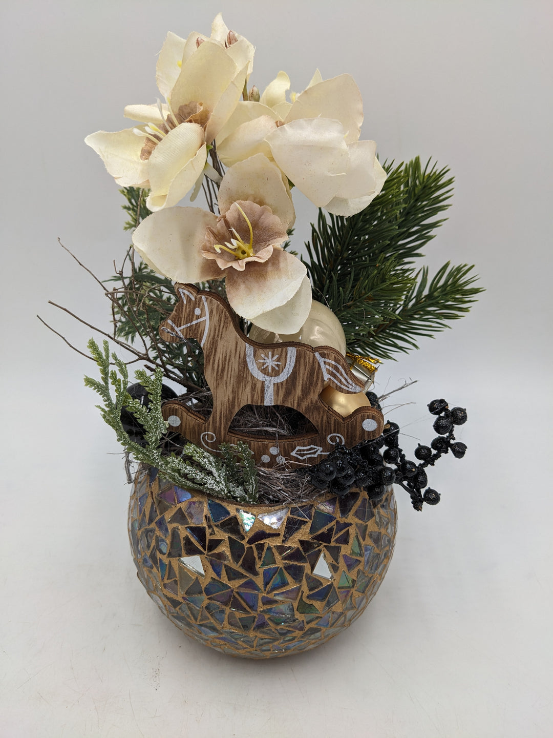 Wintergesteck Amaryllis Schaukelpferd creme