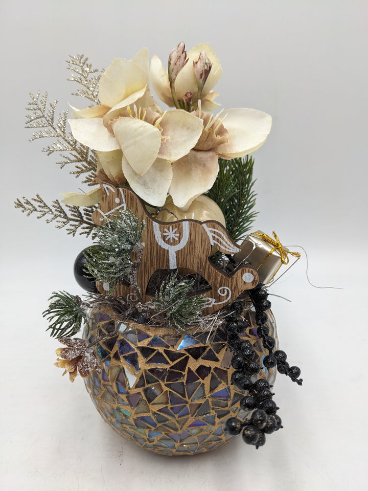 Wintergesteck Amaryllis Schaukelpferd creme