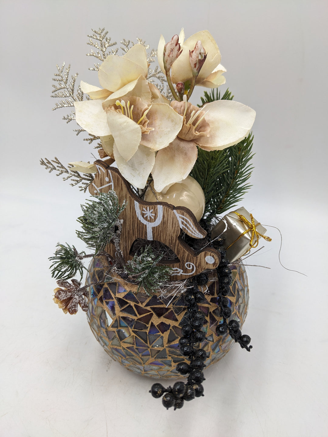 Wintergesteck Amaryllis Schaukelpferd creme