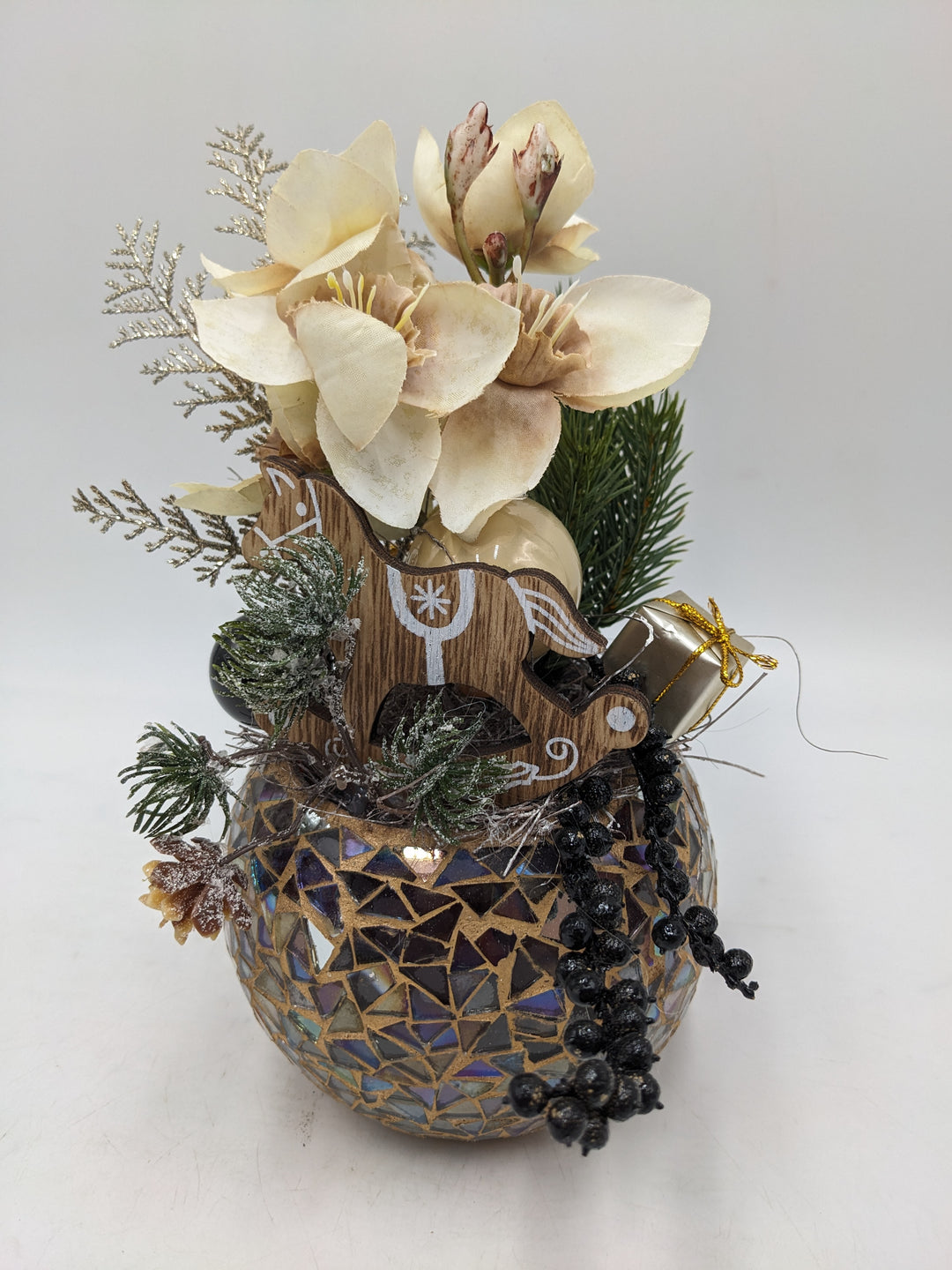 Wintergesteck Amaryllis Schaukelpferd creme