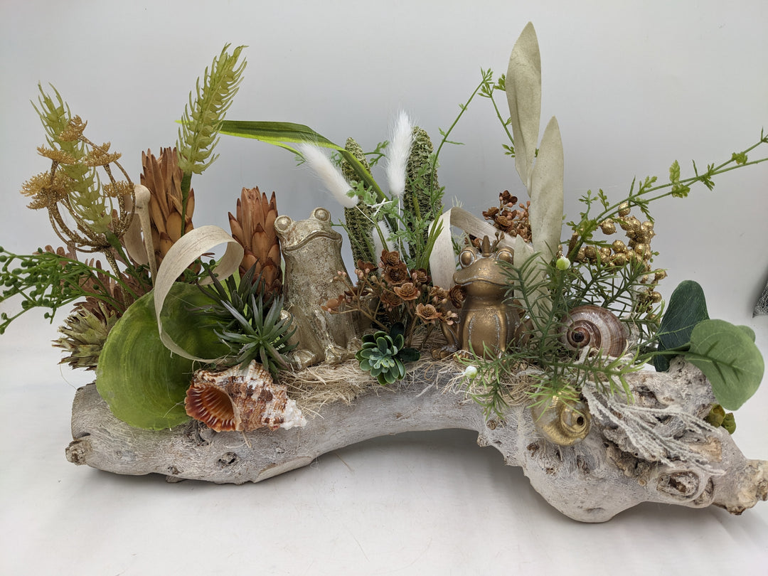 Sommergesteck Frösche Gräser Schnecke gold