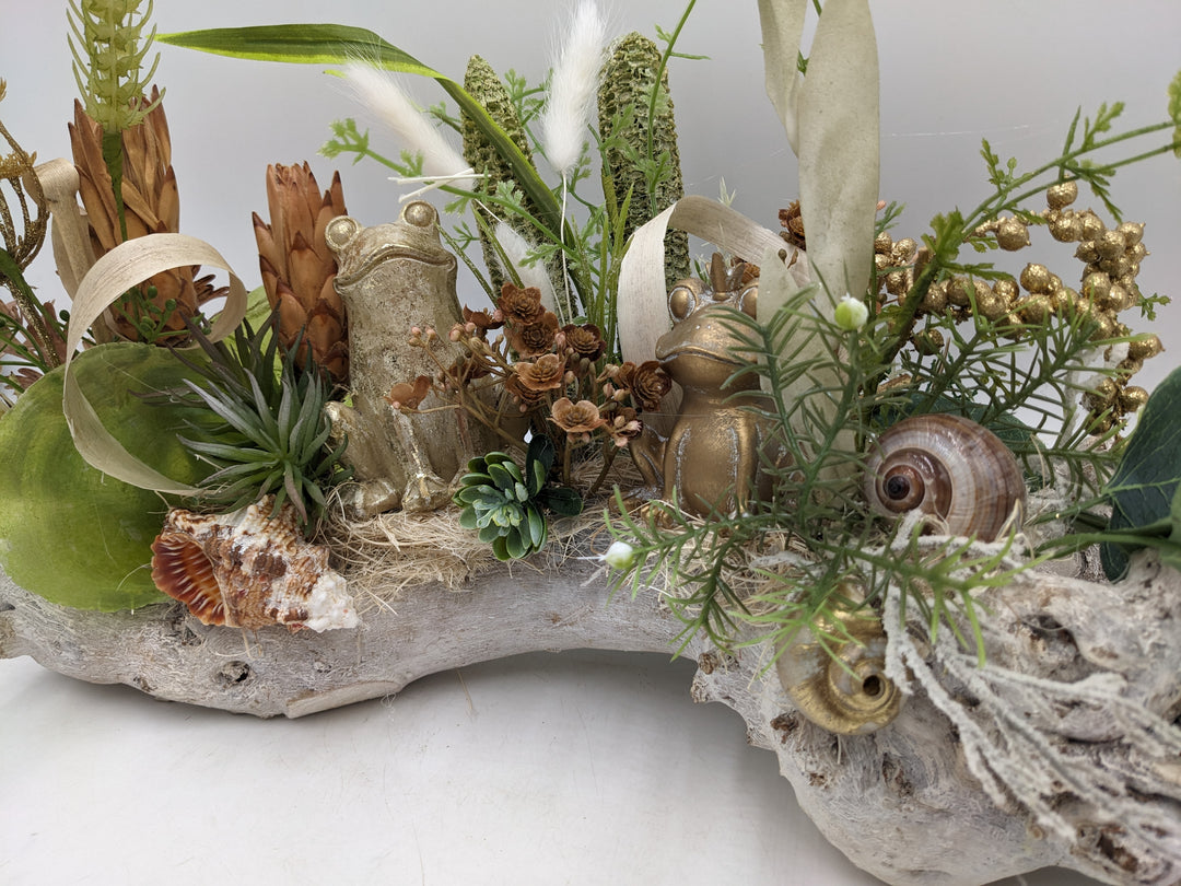 Sommergesteck Frösche Gräser Schnecke gold