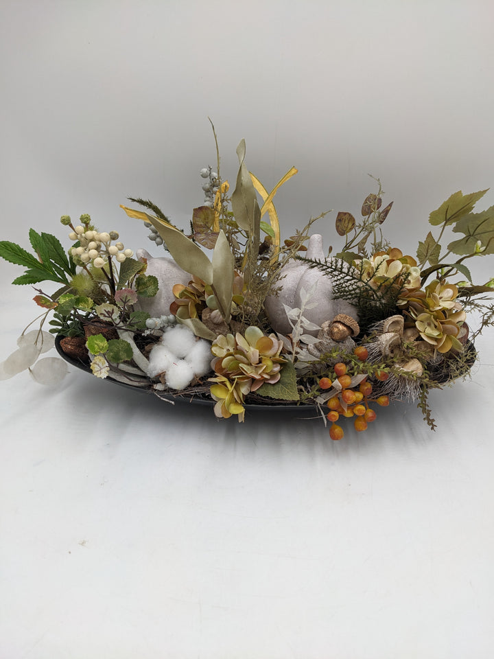 Herbstgesteck Kürbis Beeren Hortensie weiss