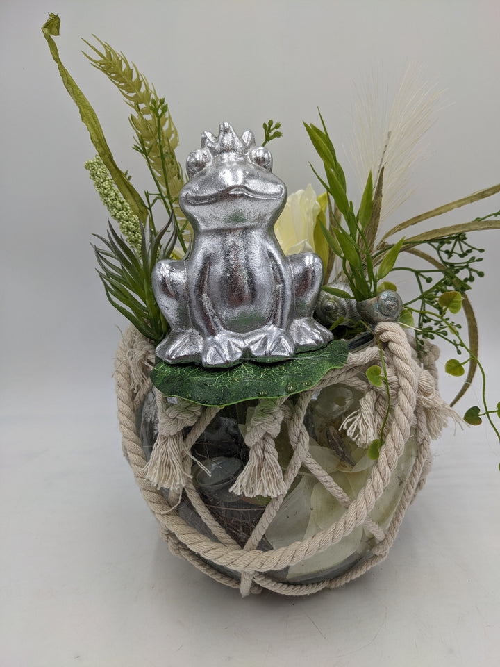 Sommergesteck zum aufhängen Frosch Seerosen silber weiss