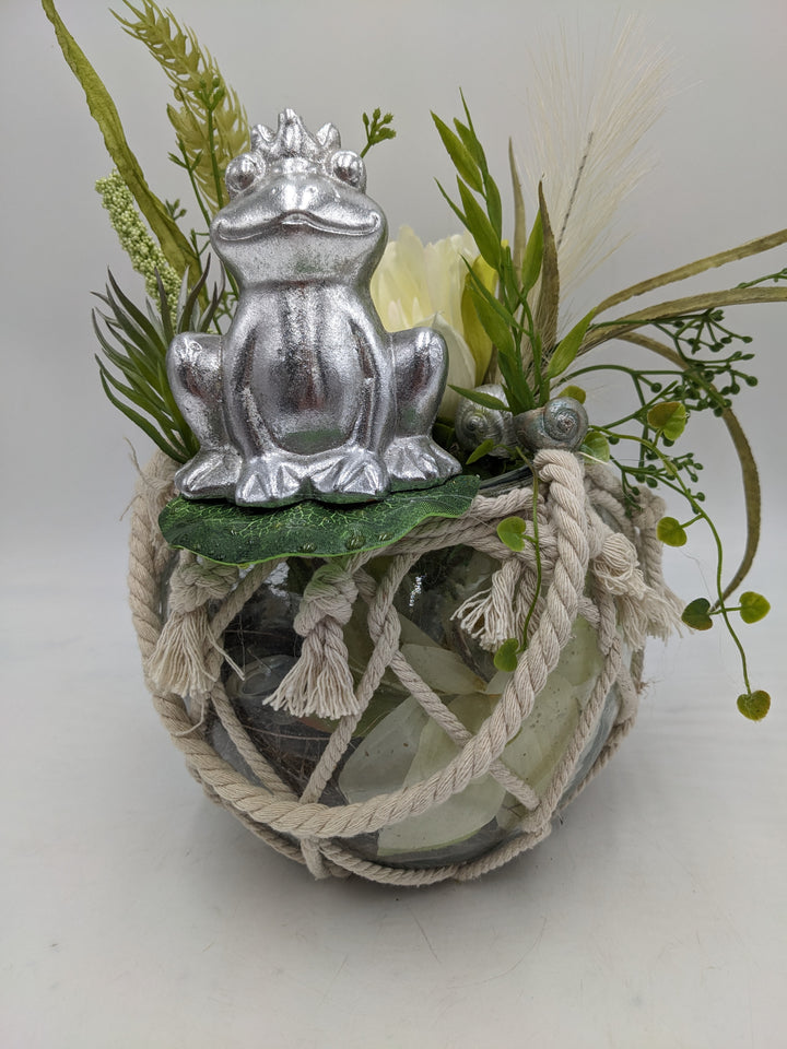 Sommergesteck zum aufhängen Frosch Seerosen silber weiss
